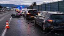A14’te Zincirleme Kaza: Üç Otomobil ve Bir Motosiklet Birbirine Girdi