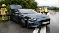 A14 Otoyolunda Kaza: Araç Bariyerlere Çarptı