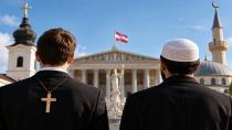 Christian’a serbest, Muhammed’e yasak mı?